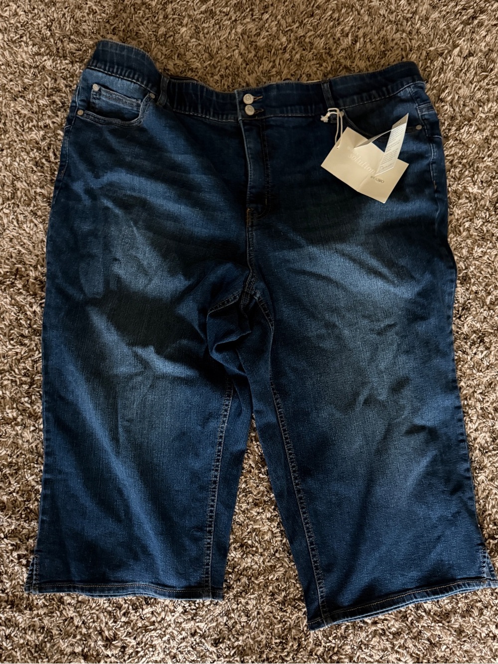 NWT Women’s 20W Capri Dark Blue Denim Jeans